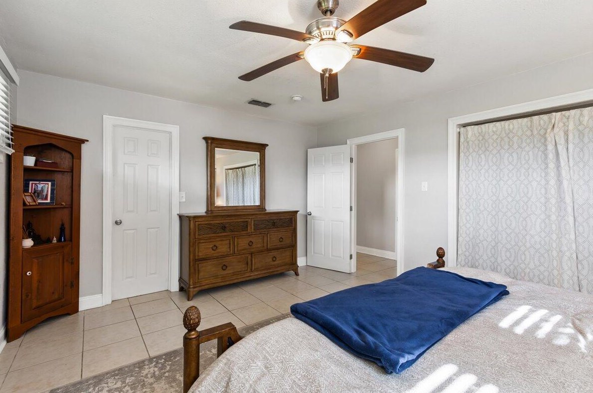 3049 Highway 98, Mary Esther FL  32569-1367 exterior