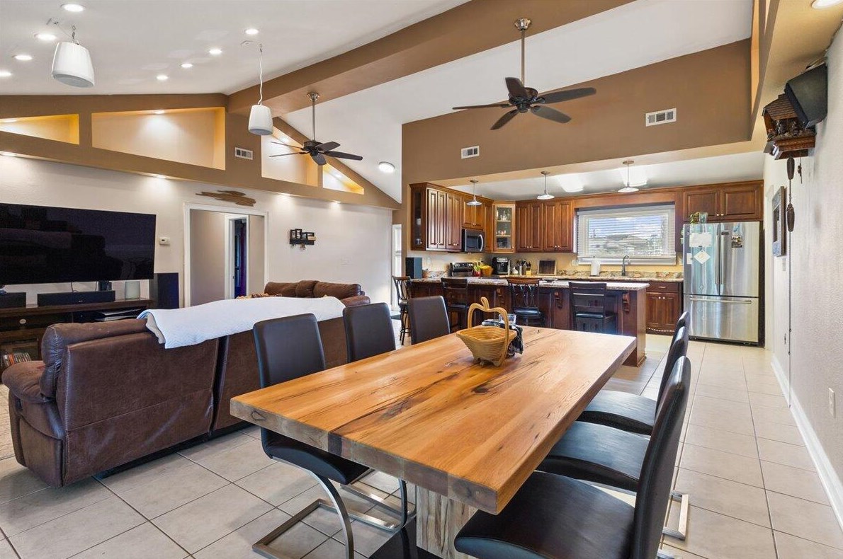 3049 Highway 98, Mary Esther FL  32569-1367 exterior