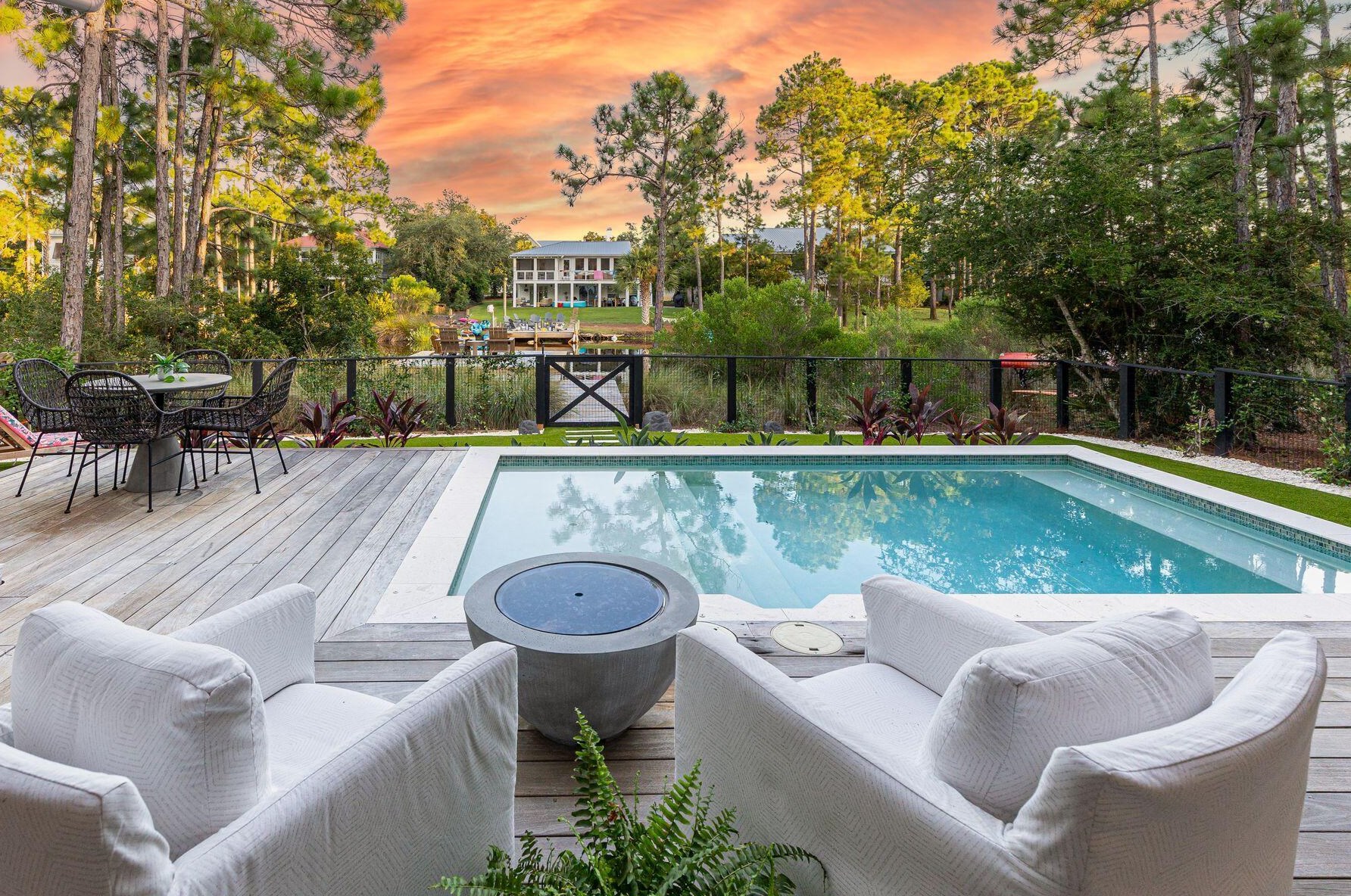 95 Shannon Dr, Santa Rosa Beach, FL 32459