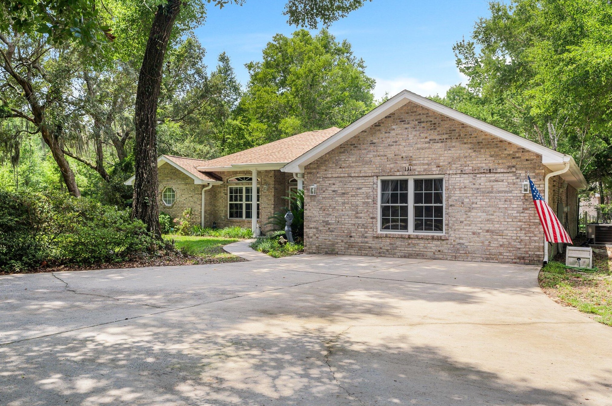 131 Sycamore Dr, Freeport, FL 32439