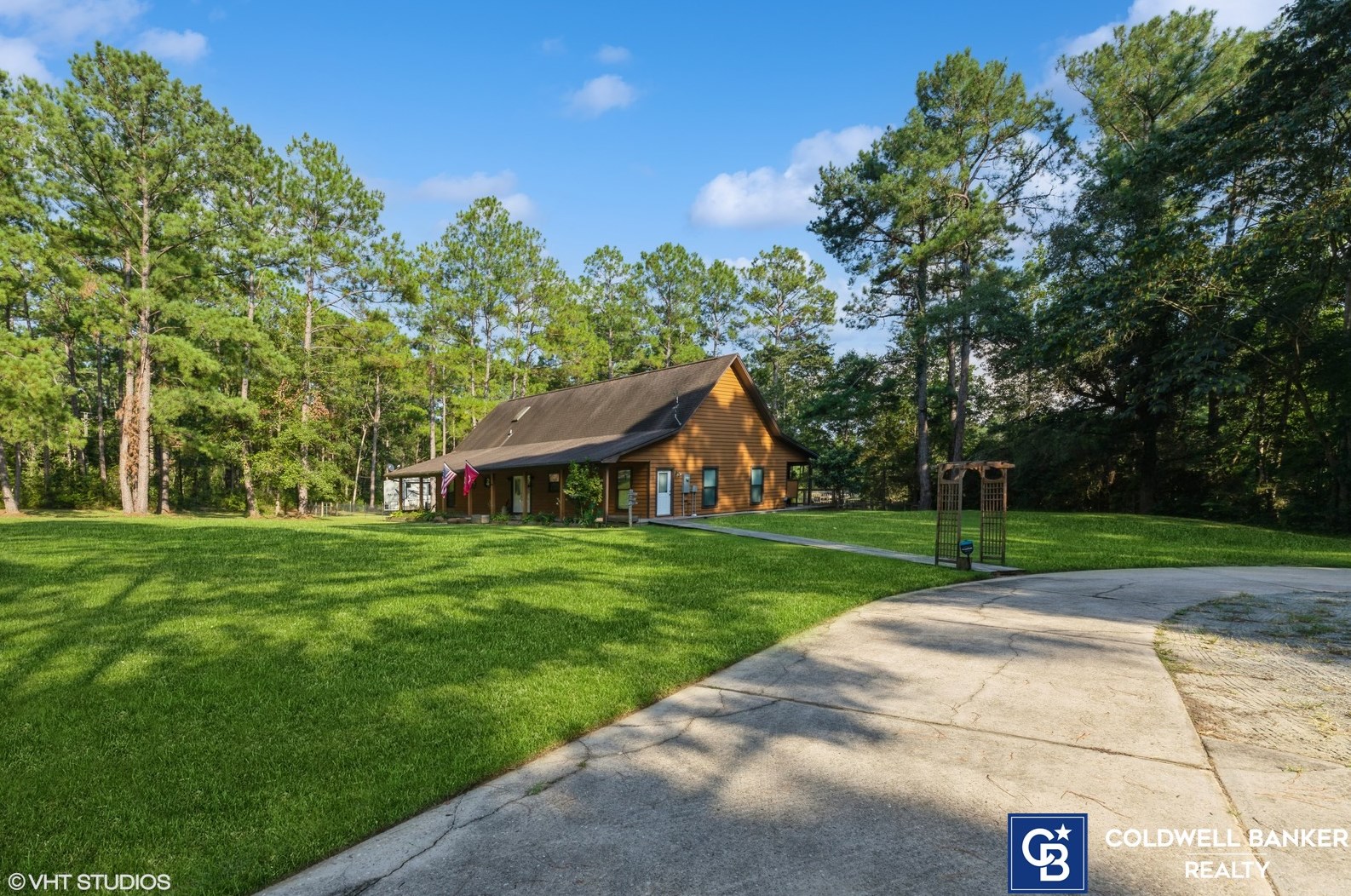 5540 Old River Rd, Crestview, FL 32531
