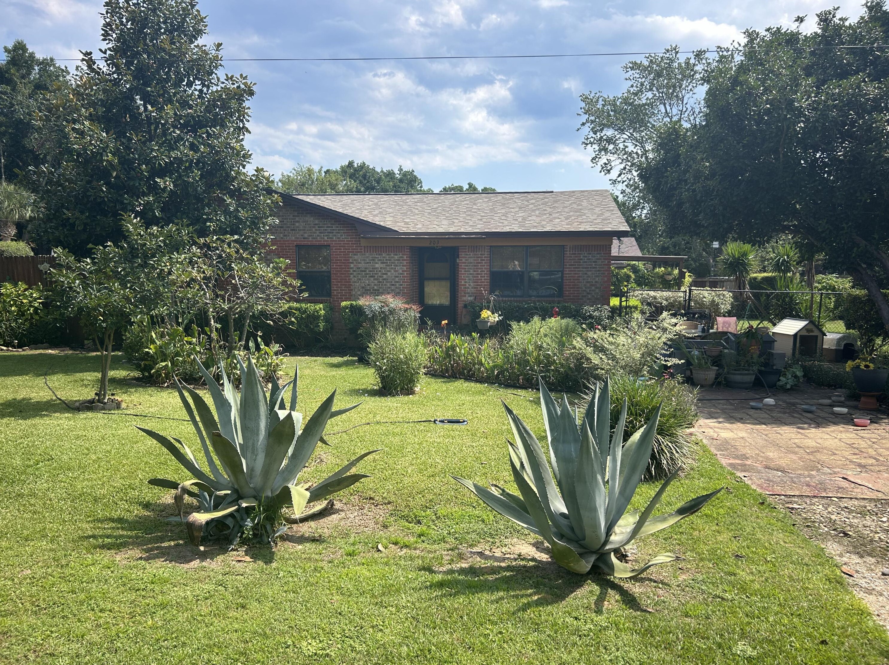 203 Wildwood St, Mary Esther, FL 32569