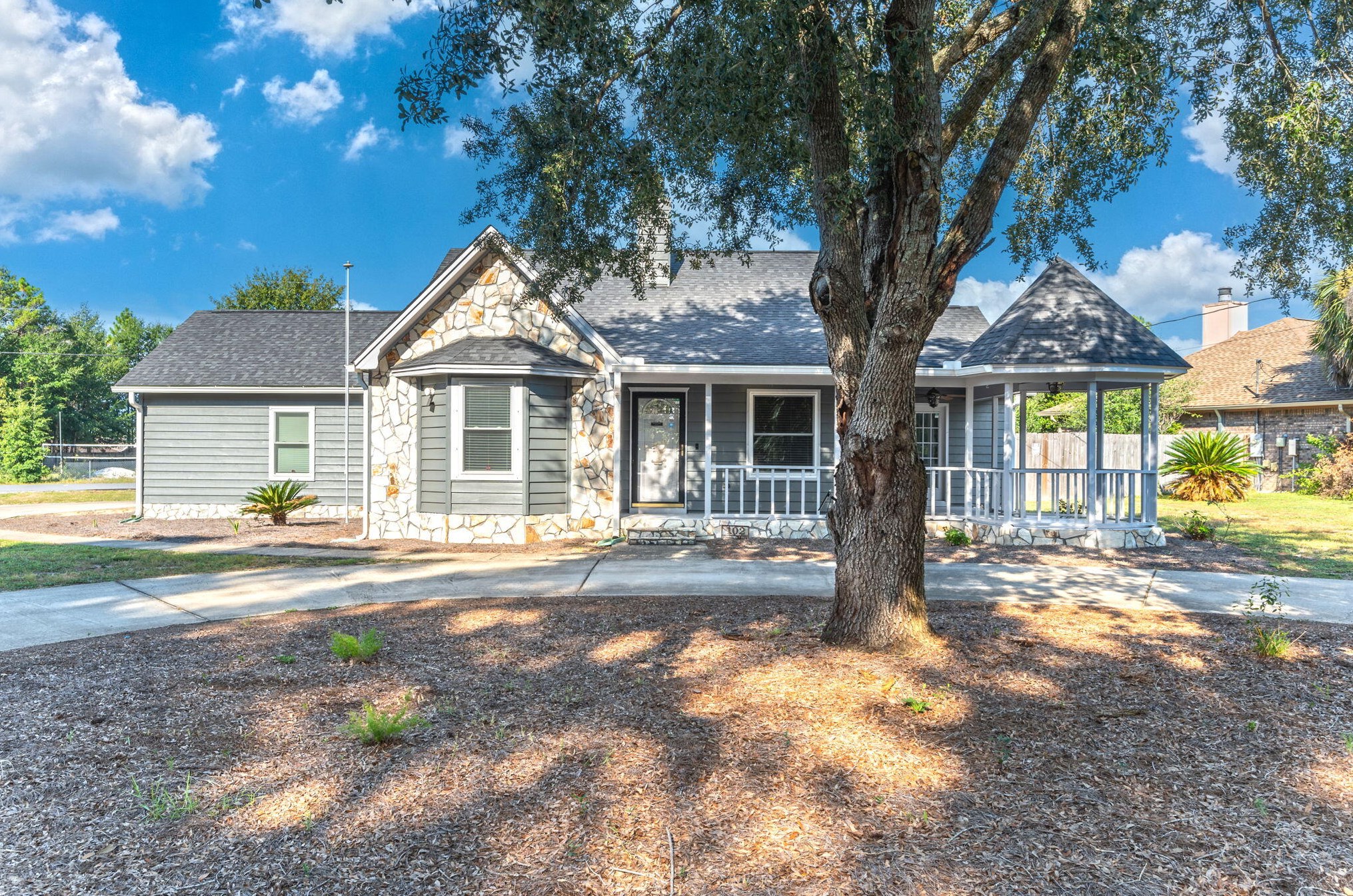 102 Loop Dr, Crestview, FL 32536