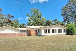 131 Phillips Dr, Crestview, FL 32536 - Photo 2