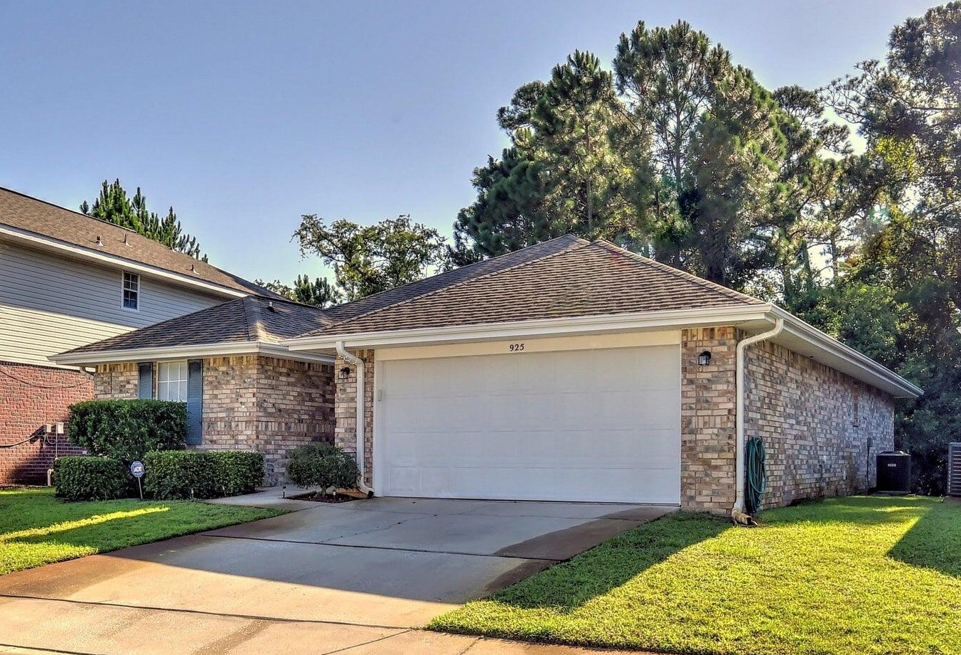 925 Lajolla Ln, Mary Esther, FL 32569