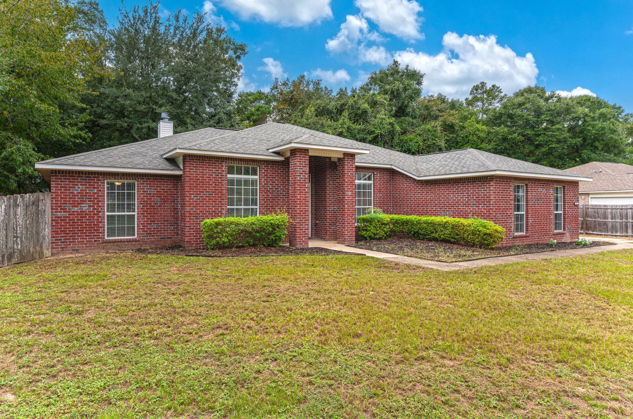 87 Oakplace Rd, Freeport, FL 32439
