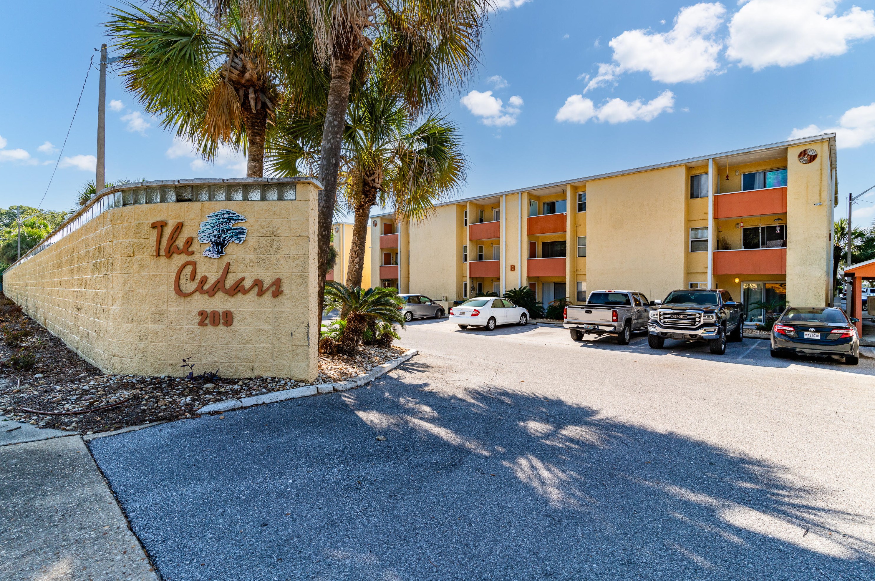 209 Miracle Strip Pkwy, Mary Esther FL  32569-1941 exterior