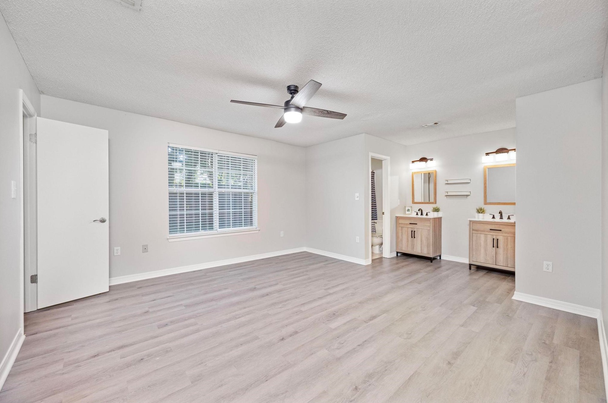 483 Sandy Rdg Cir, Mary Esther FL  32569-2113 exterior