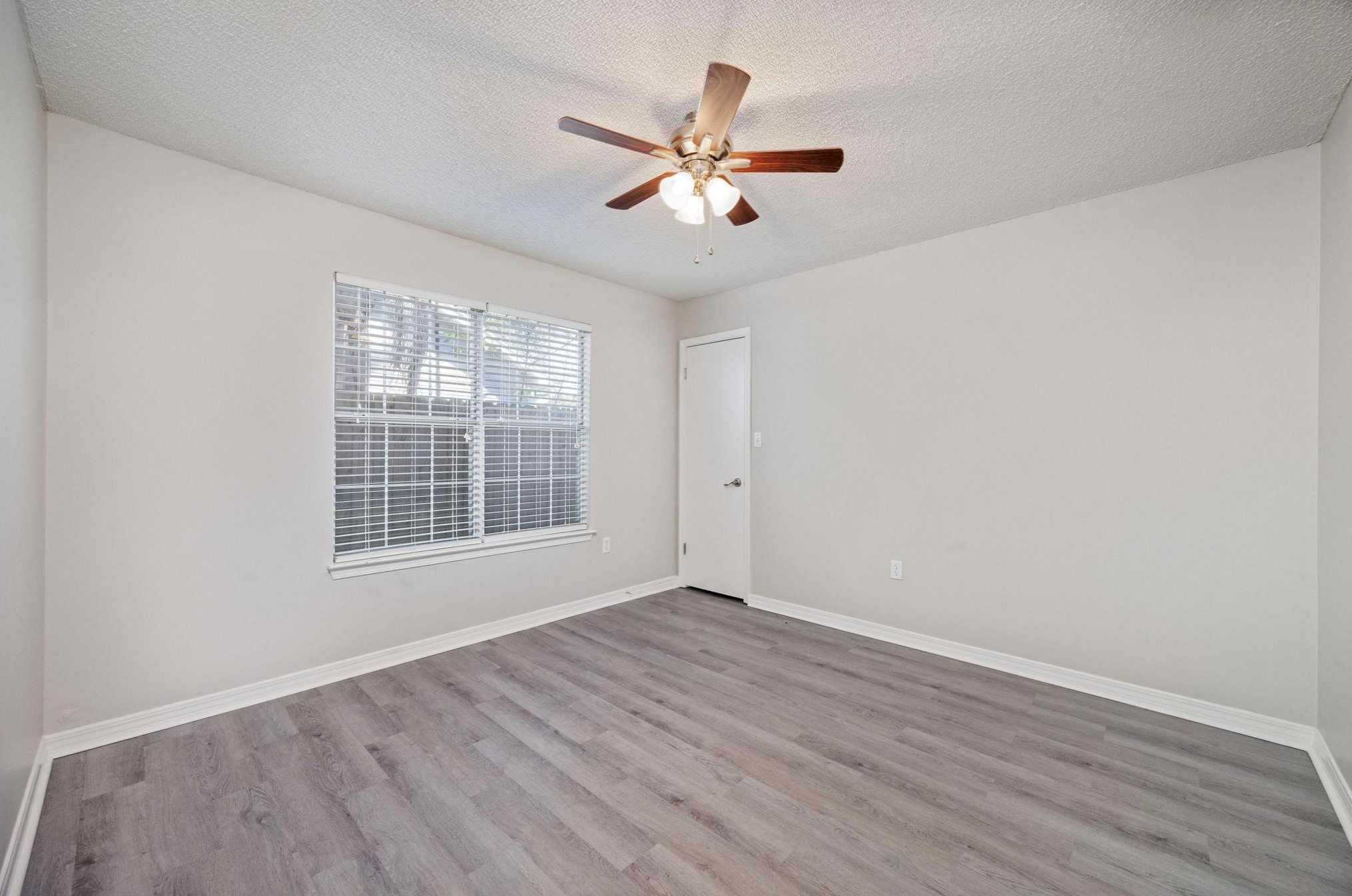 483 Sandy Rdg Cir, Mary Esther FL  32569-2113 exterior