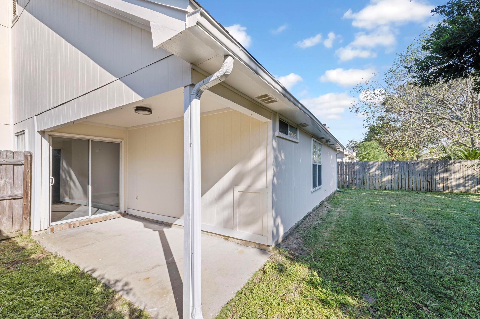 483 Sandy Rdg Cir, Mary Esther FL  32569-2113 exterior