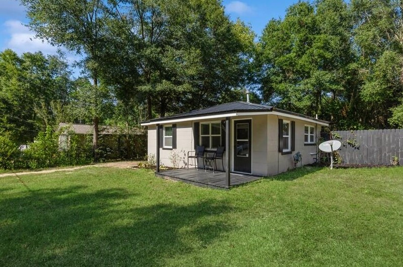 1226 E Chestnut Ave E, Crestview, FL 32539