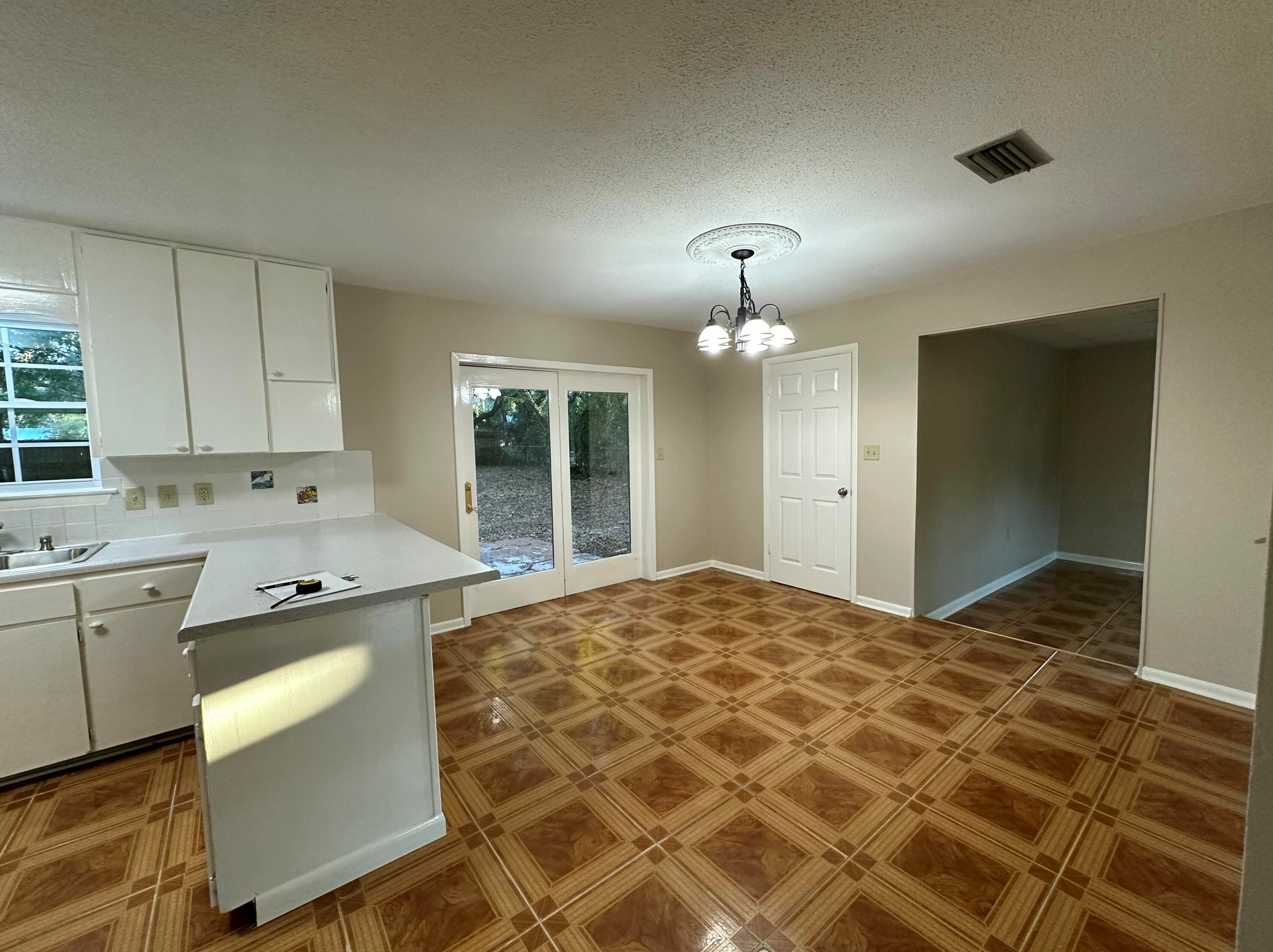 630 Miracle Strip Pkwy, Mary Esther FL 32569-2097 exterior