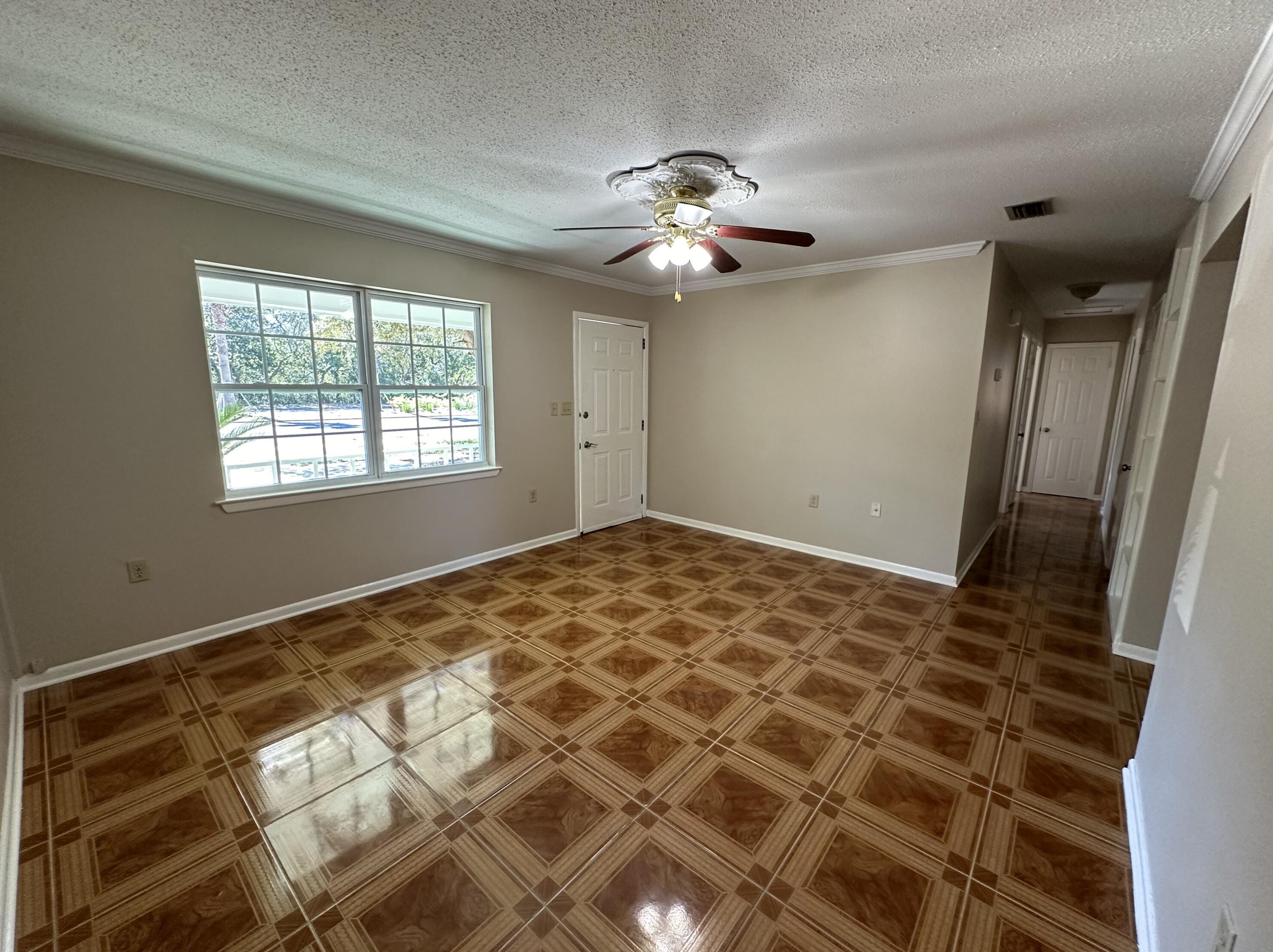 630 Miracle Strip Pkwy, Mary Esther FL 32569-2097 exterior