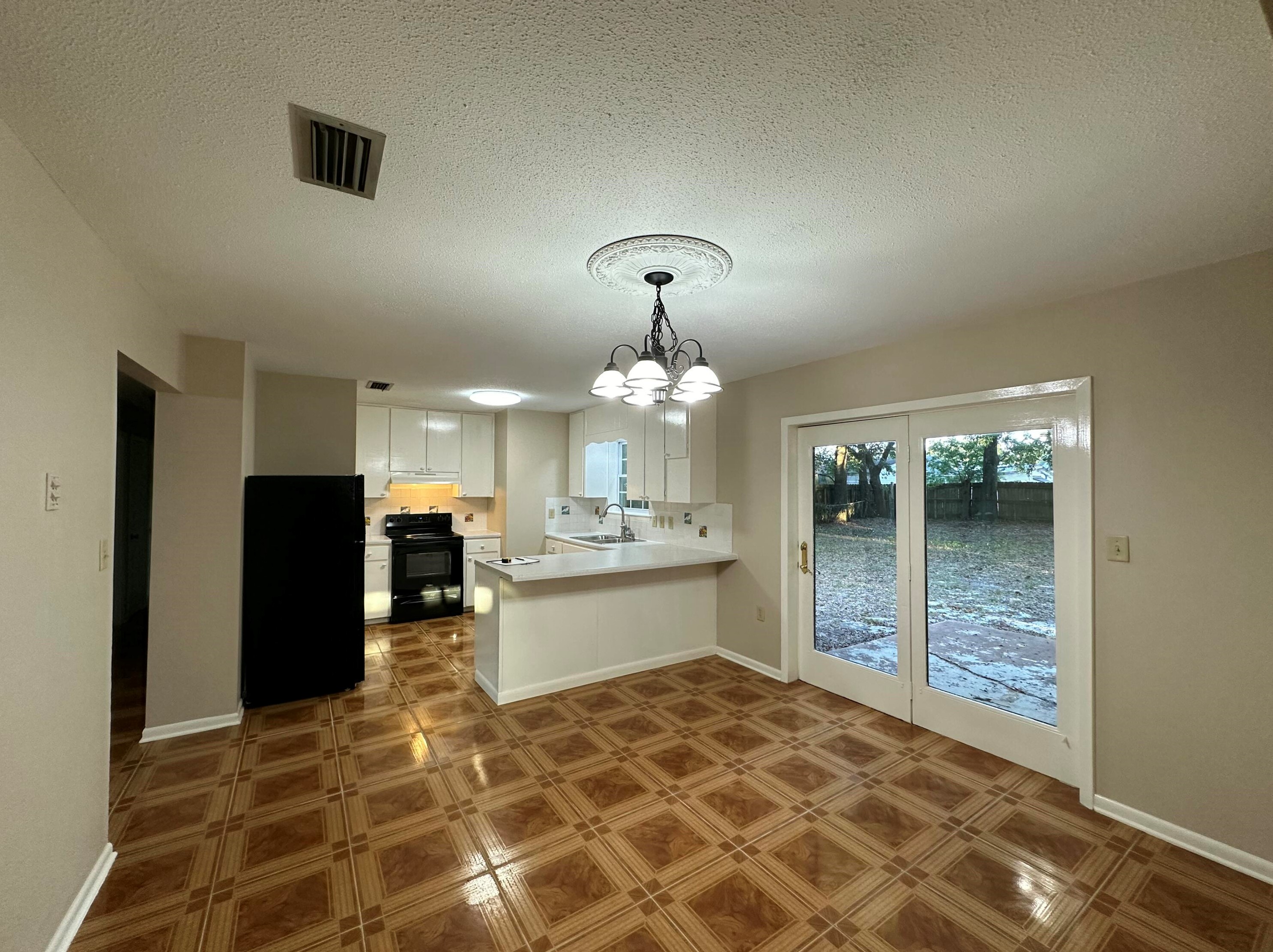 630 Miracle Strip Pkwy, Mary Esther FL 32569-2097 exterior