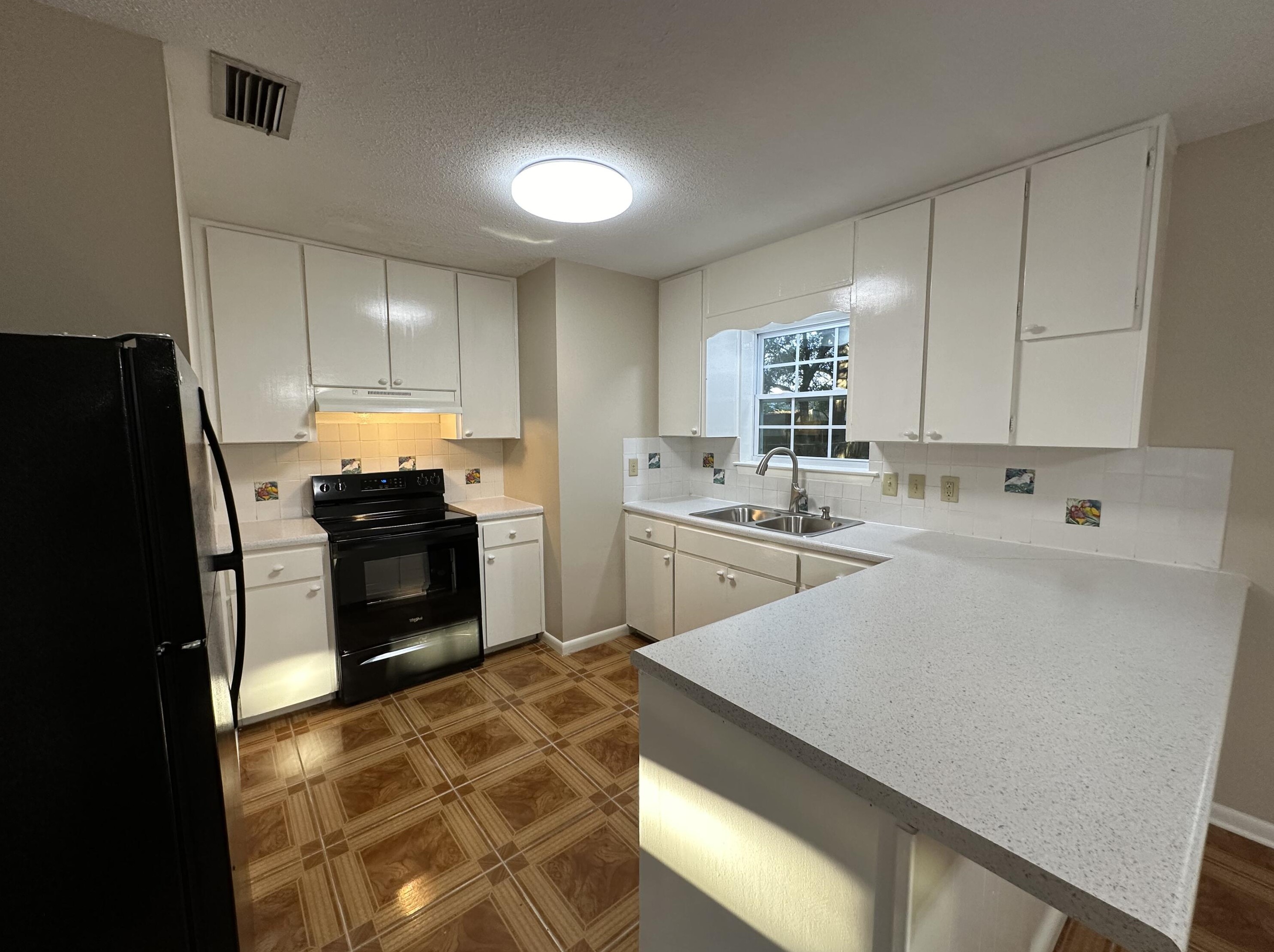 630 Miracle Strip Pkwy, Mary Esther FL 32569-2097 exterior