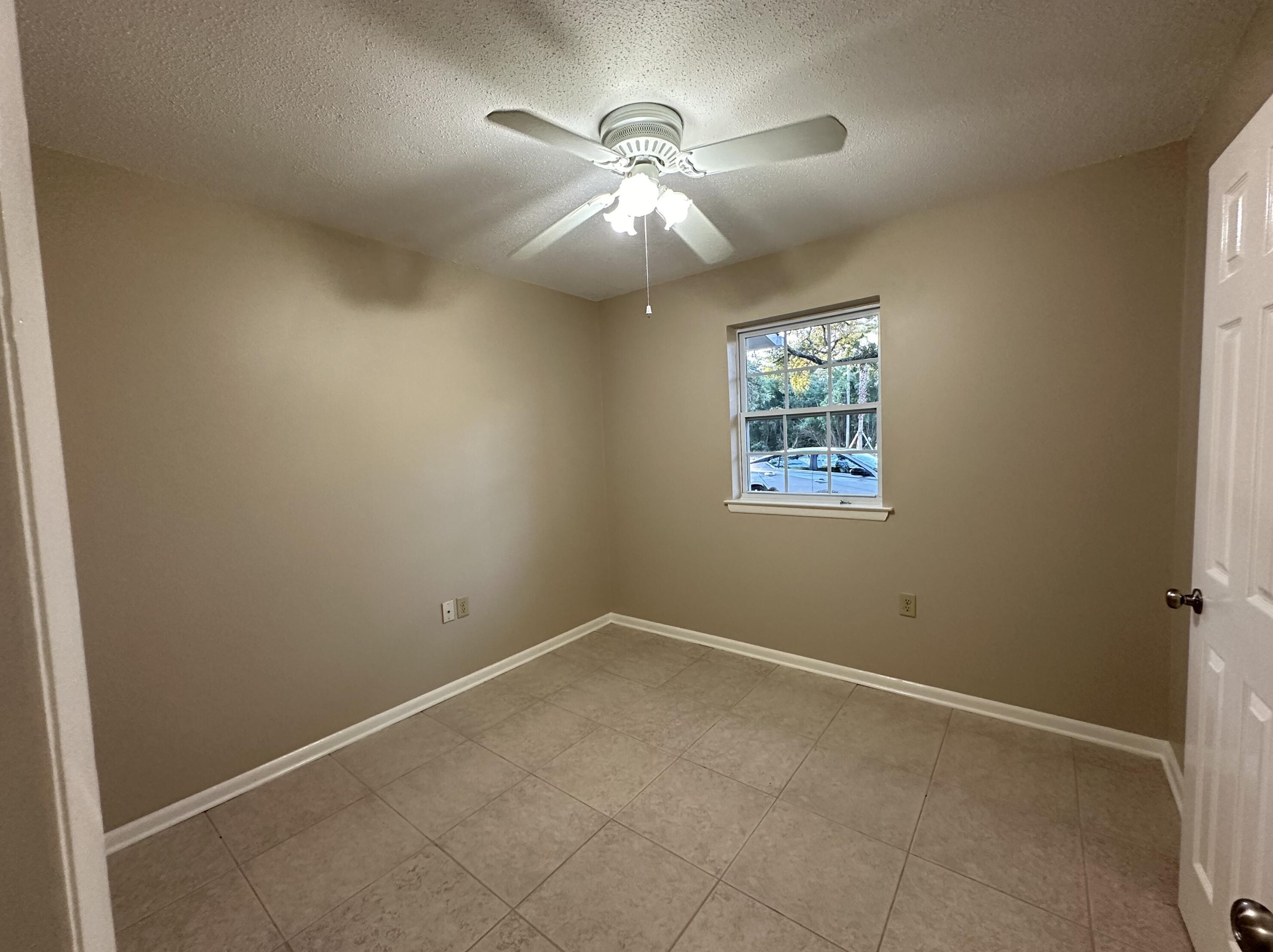 630 Miracle Strip Pkwy, Mary Esther FL 32569-2097 exterior