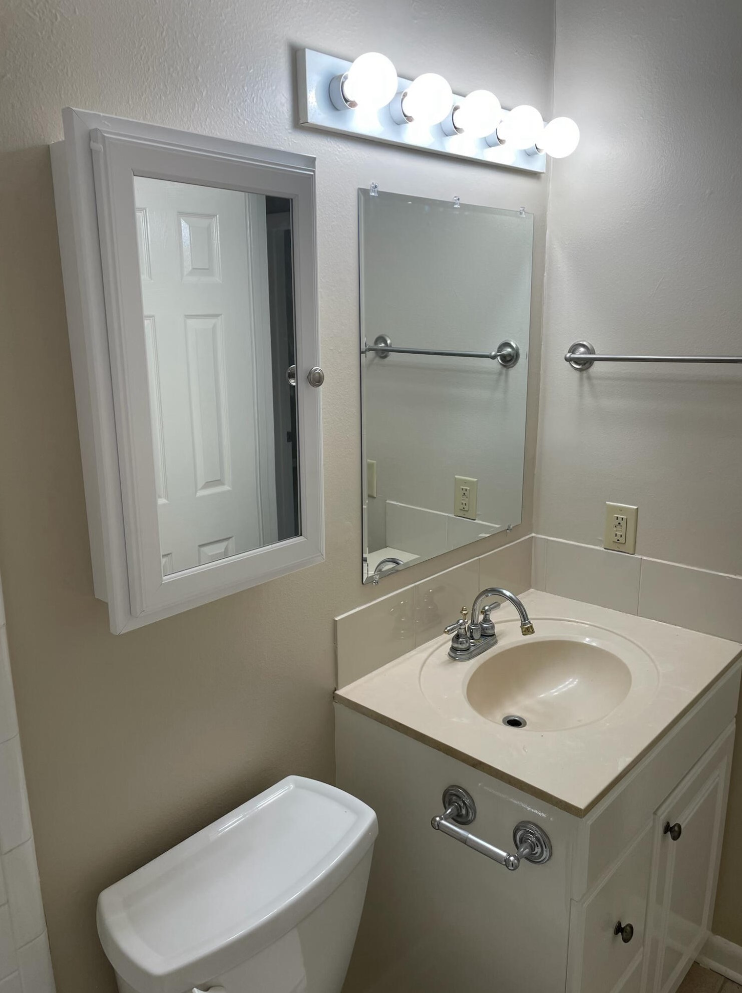 630 Miracle Strip Pkwy, Mary Esther FL 32569-2097 exterior