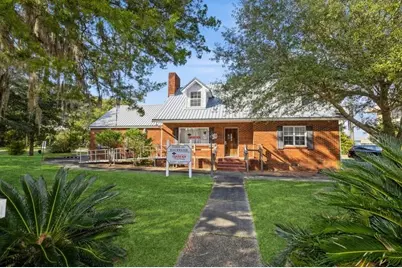 292 W Oakdale Avenue W, Crestview, FL 32536 - Photo 1