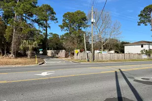 2 Swan Ln, Fort Walton Beach, FL 32547 - Photo 1