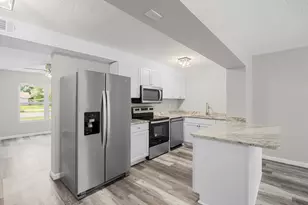 305 NE Hollywood Blvd NE, Fort Walton Beach, FL 32548 - Photo 8