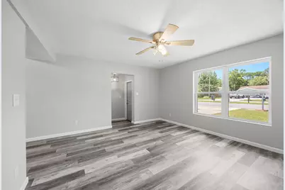 305 NE Hollywood Boulevard NE, Fort Walton Beach, FL 32548 - Photo 4