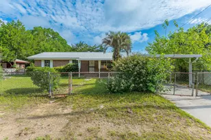 421 Quebec Ave, Defuniak Springs, FL 32433 - Photo 2