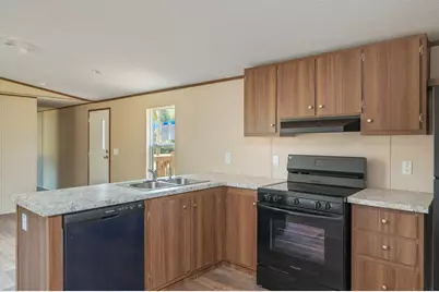 382 W Royal Palm Ave, Defuniak Springs, FL 32433 - Photo 2