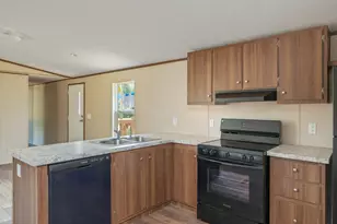 382 W Royal Palm Ave, Defuniak Springs, FL 32433 - Photo 2