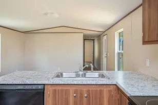 402 W Royal Palm Ave, Defuniak Springs, FL 32433 - Photo 6