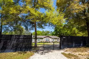 748 Phillips Dr, Freeport, FL 32439 - Photo 4