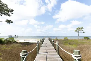 421 Emerald Pointe Dr, Mary Esther, FL 32569 - Photo 4