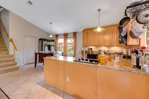 204 Parkwood Cir, Niceville, FL 32578 - Photo 4