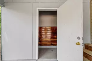 404 W 1st Ave W, Crestview, FL 32536 - Photo 2