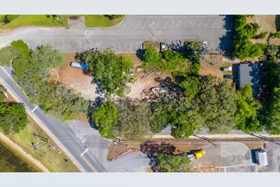 834 Bayshore Drive, Niceville, FL 32578 - Photo 26