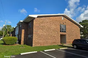 605 Colonial Dr, Fort Walton Beach, FL 32547 - Photo 2