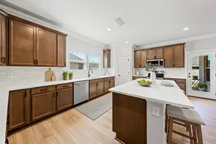 2743 Louis Circle, Crestview, FL 32536 - Photo 2