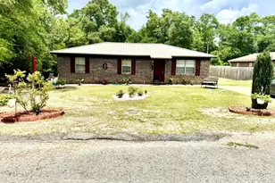 327 Vann Ave, Defuniak Springs, FL 32433 - Photo 1