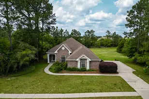 155 E Club House Dr E, Freeport, FL 32439 - Photo 2