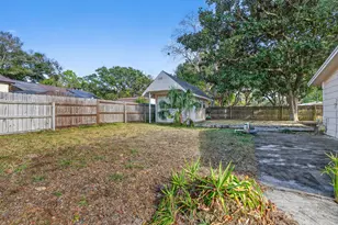 136 NW Robinwood Dr NW, Fort Walton Beach, FL 32548 - Photo 4