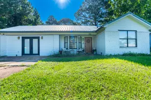 406 Rosewood Ave, Mary Esther, FL 32569 - Photo 2