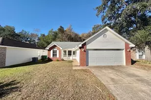 132 Wright Cir, Niceville, FL 32578 - Photo 1