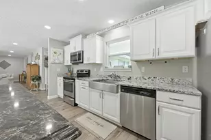 1401 Hickory St, Niceville, FL 32578 - Photo 16