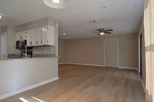 392 E Pine Street E, Mary Esther, FL 32569 - Photo 10