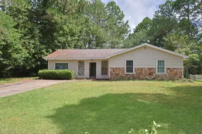 392 E Pine Street E, Mary Esther, FL 32569 - Photo 1