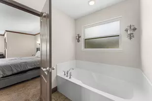 926 Lois St, Fort Walton Beach, FL 32547 - Photo 16