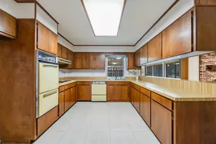 2601 Edgewater Dr, Niceville, FL 32578 - Photo 10