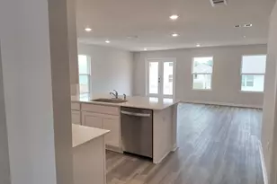 8061 Fir Tree Dr, Milton, FL 32583 - Photo 6