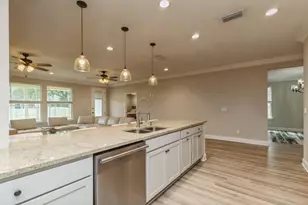 26 10th Ave, Shalimar, FL 32579 - Photo 4