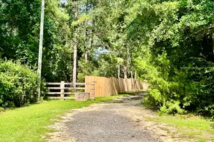 2852 Feral Ln, Caryville, FL 32427 - Photo 40