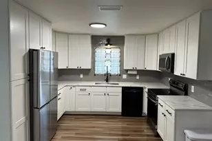 2424 Roberts Dr, Niceville, FL 32578 - Photo 1